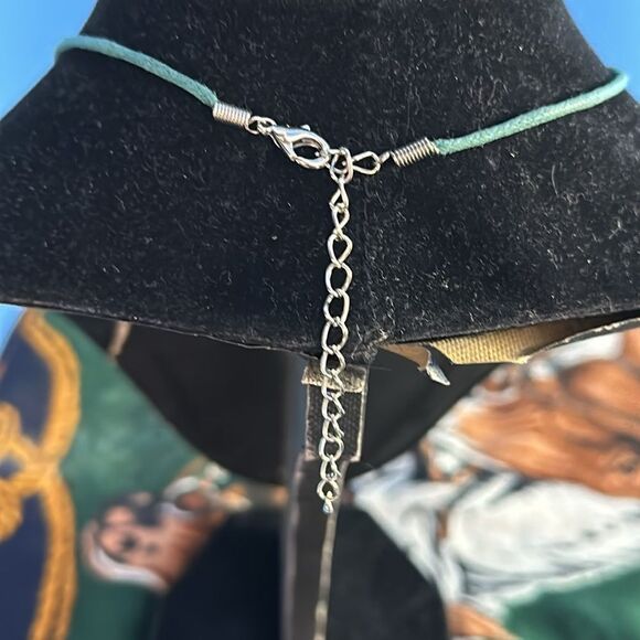 Green Diamond-Shaped Pendant Necklace Lightweight Fashion Jewelry Statement - Picture 4 of 4